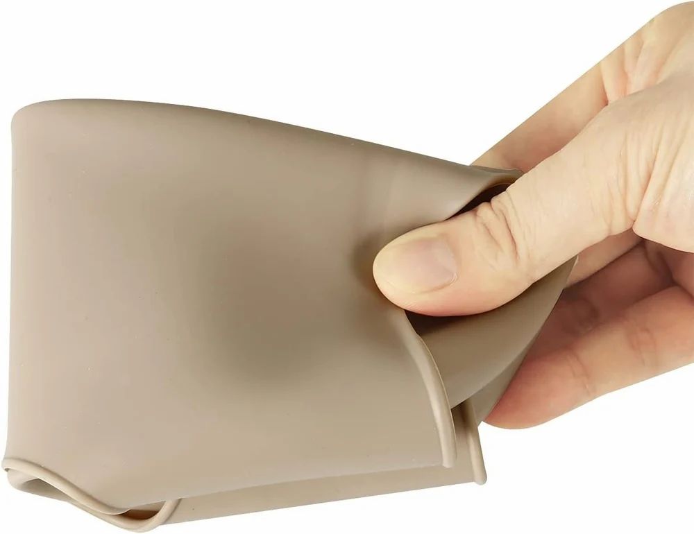 Giggli™ – The Ultimate Silicone Bib for Mess-Free Mealtime Fun!